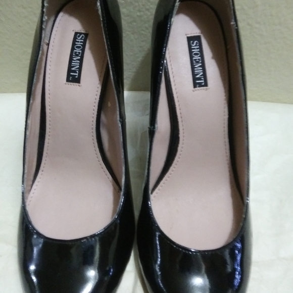 Shoemint "Rozemary" Heels - Picture 8 of 16